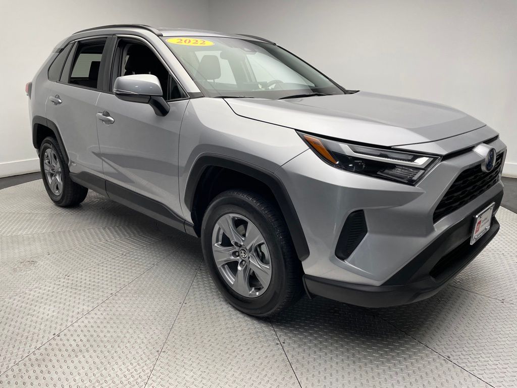 2022 Toyota RAV4 XLE 5