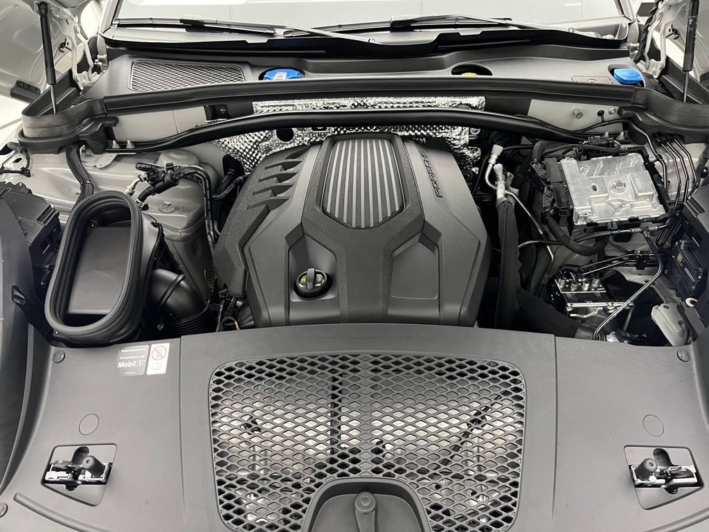 Thumbnail: 2026 Porsche Macan - 29