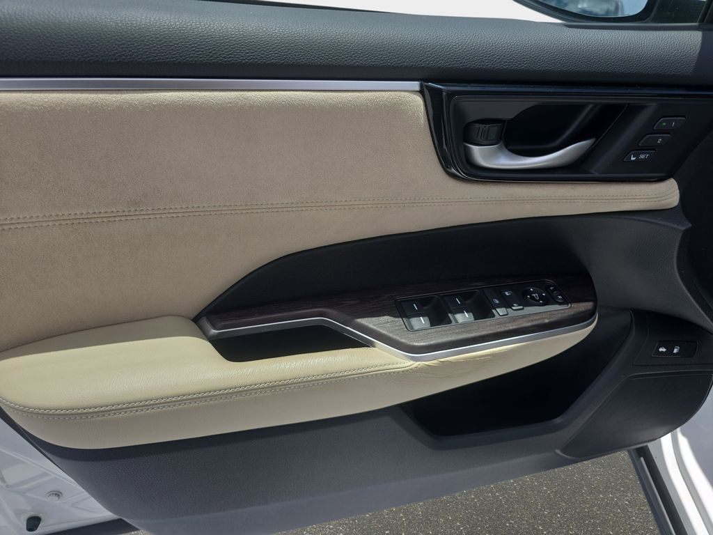 Used 2018  Honda Touring image 27