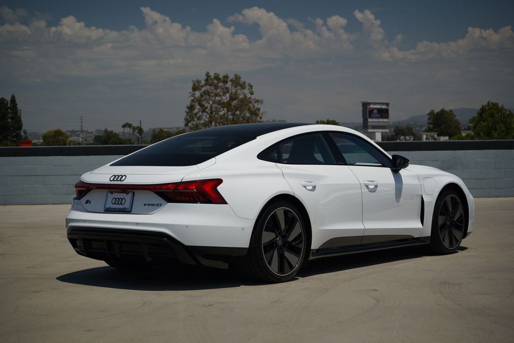 Thumbnail: 2026 Audi e-tron GT - 3