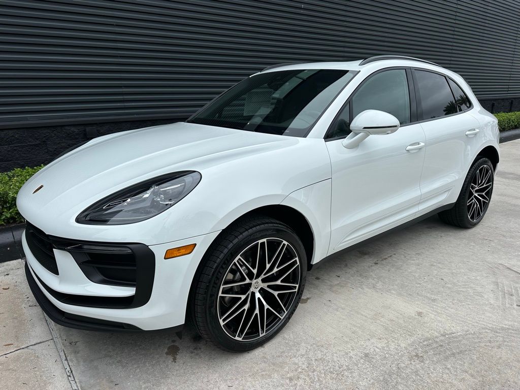 Thumbnail: 2026 Porsche Macan - 7