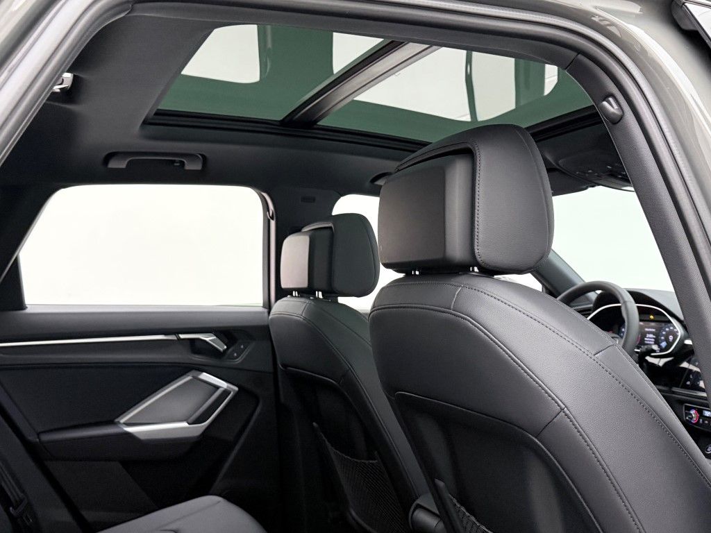 Thumbnail: 2025 Audi Q3 - 17