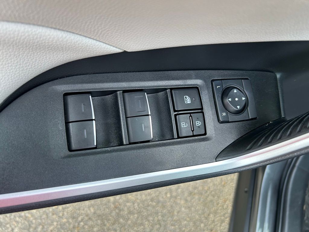 Thumbnail: 2023 Toyota RAV4 - 17