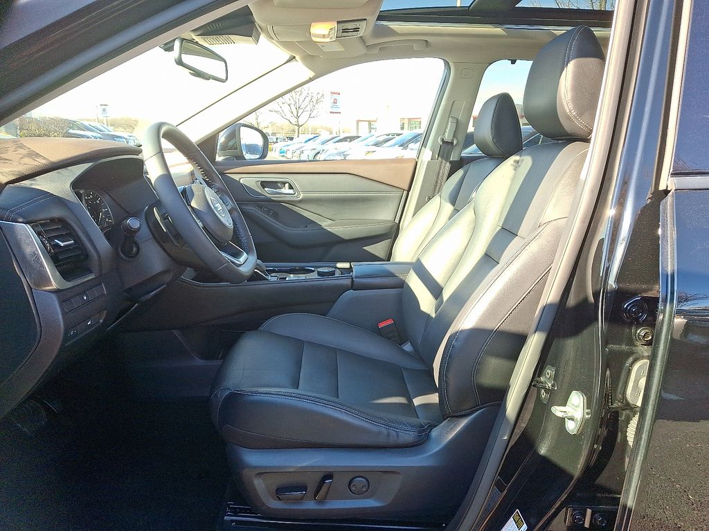 Thumbnail: 2021 Nissan Rogue - 14