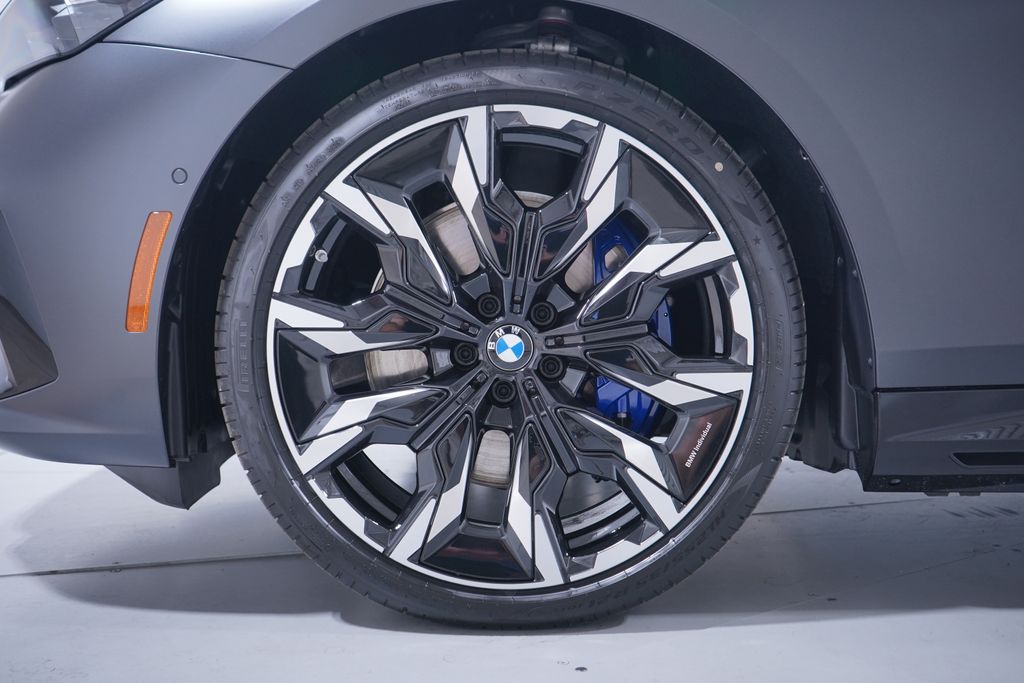 Thumbnail: 2026 BMW i5 - 2