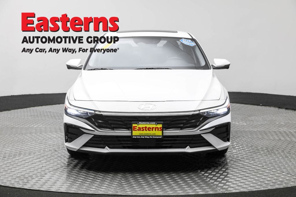 Used 2024 White Hyundai Limited image 2