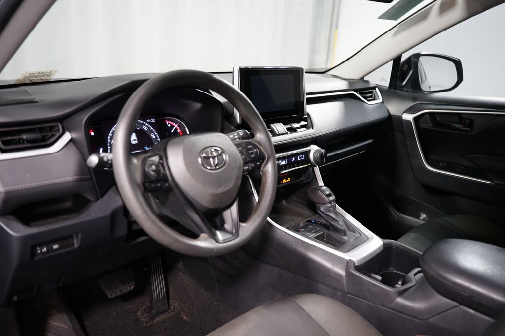 2023 Toyota RAV4 LE 7