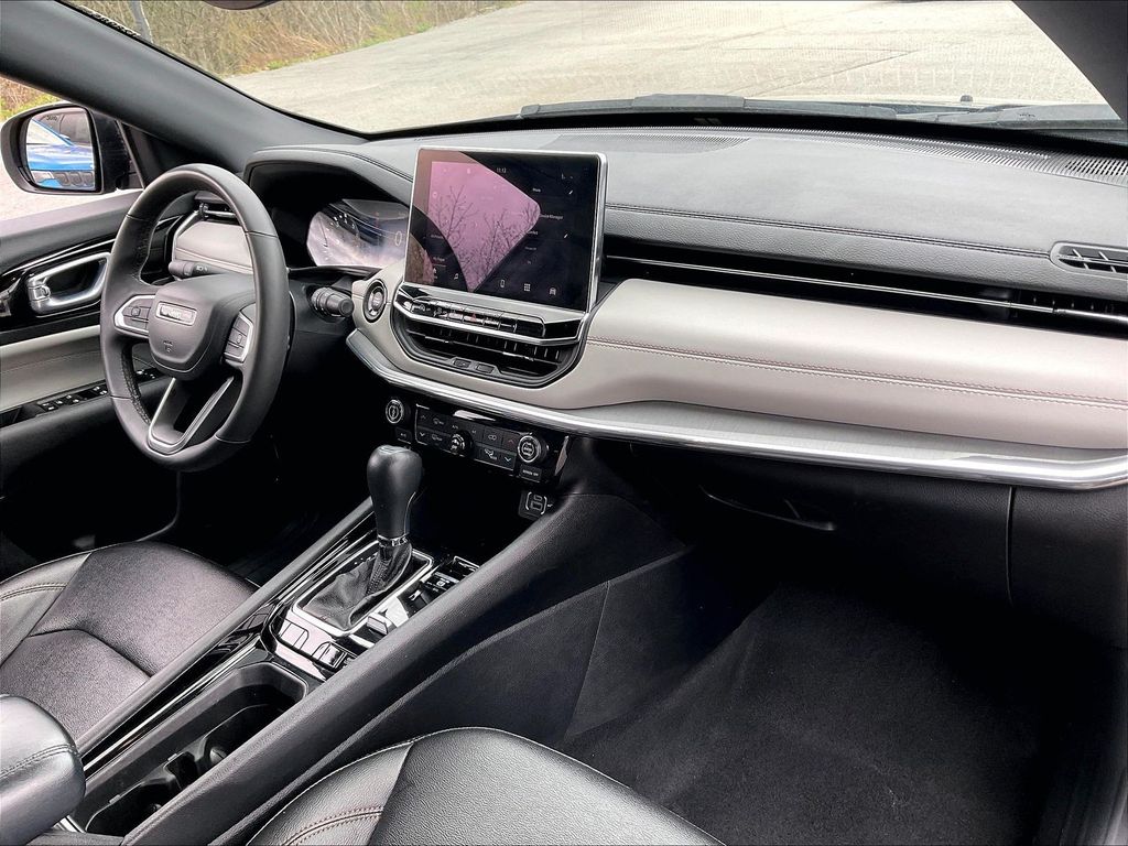 2024 Jeep Compass — photo 13