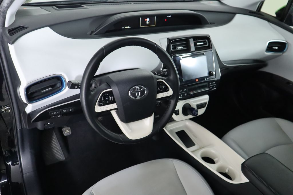 2016 Toyota Prius Four 9