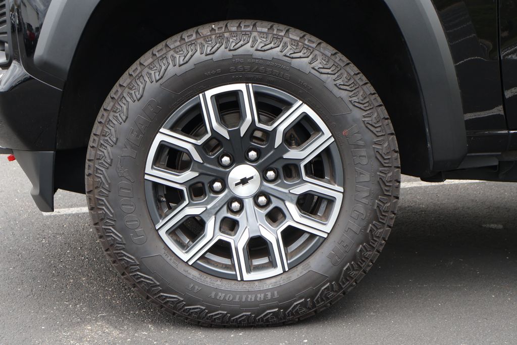 2023 Chevrolet Colorado Z71 13