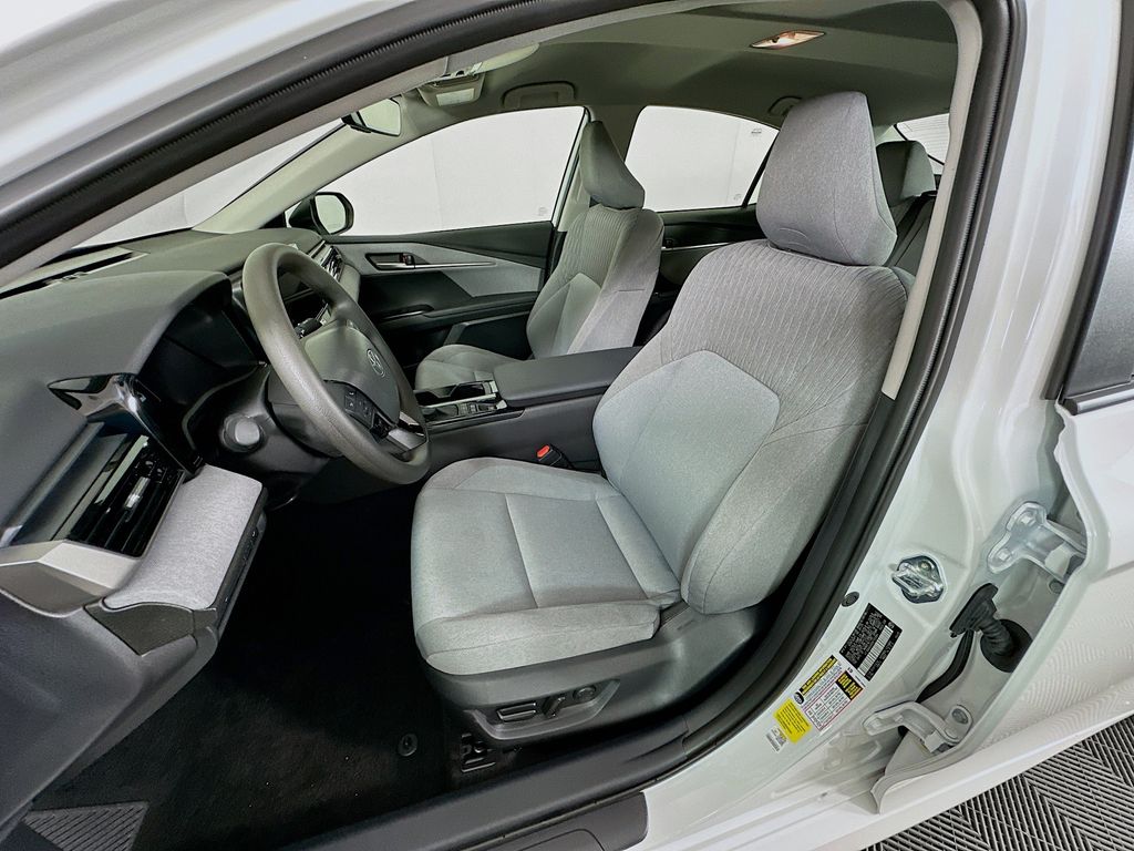 Thumbnail: 2025 Toyota Camry - 21