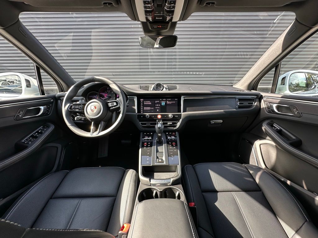 Thumbnail: 2025 Porsche Macan - 6