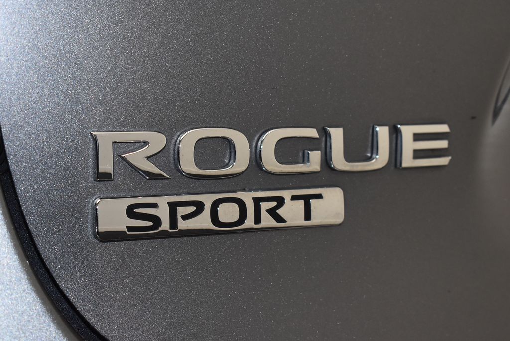 Thumbnail: 2021 Nissan Rogue Sport - 9