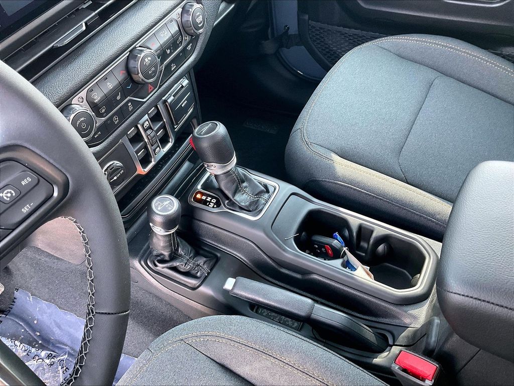 2026 Jeep Gladiator — photo 14