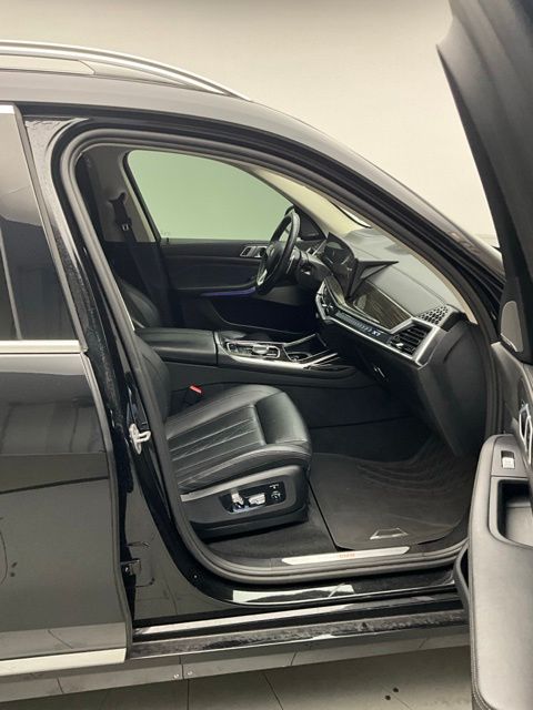 Thumbnail: 2023 BMW X7 - 7