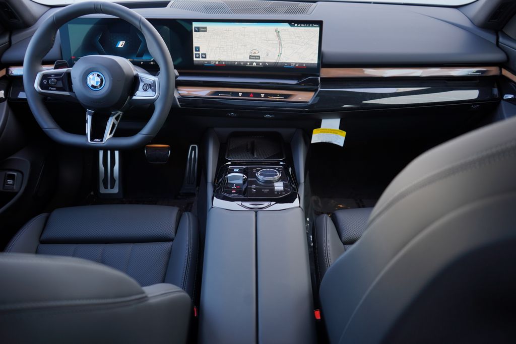 2025 BMW i5 xDrive40 14