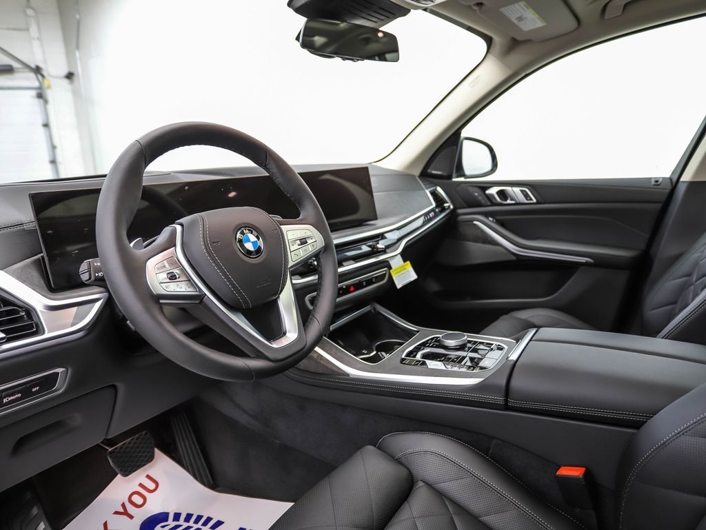 Thumbnail: 2025 BMW X7 - 10