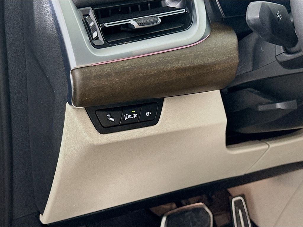 Thumbnail: 2023 BMW X1 - 10