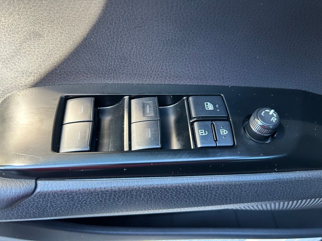 Thumbnail: 2025 Toyota Camry - 17