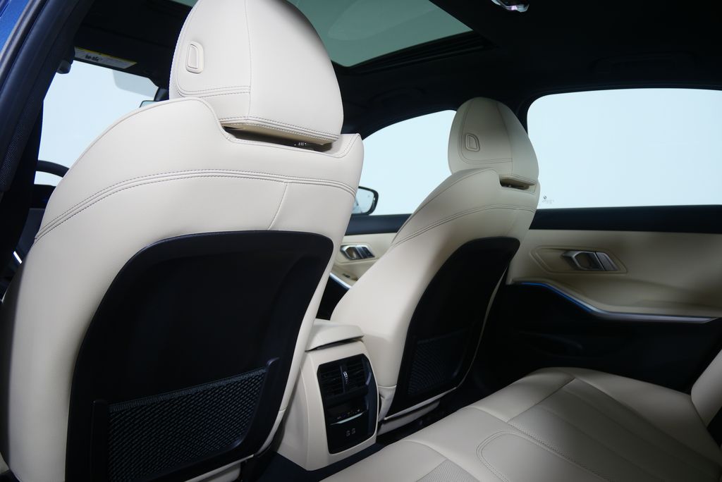 Thumbnail: 2023 BMW 3 Series - 18