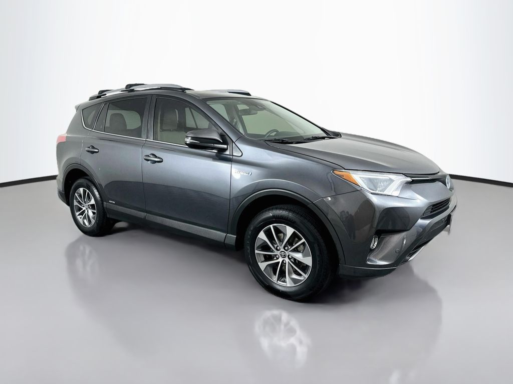 Thumbnail: 2017 Toyota RAV4 - 3
