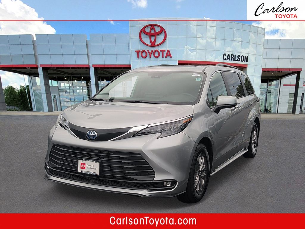 2025 Toyota Sienna XLE 7-Passenger FWD
