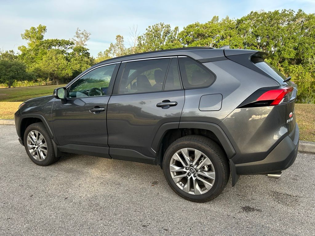 2024 Toyota RAV4 XLE Premium 3