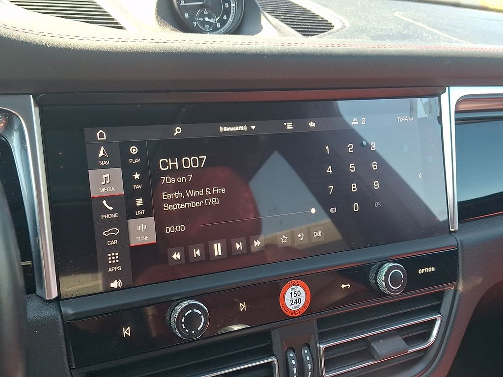 Thumbnail: 2023 Porsche Macan - 21