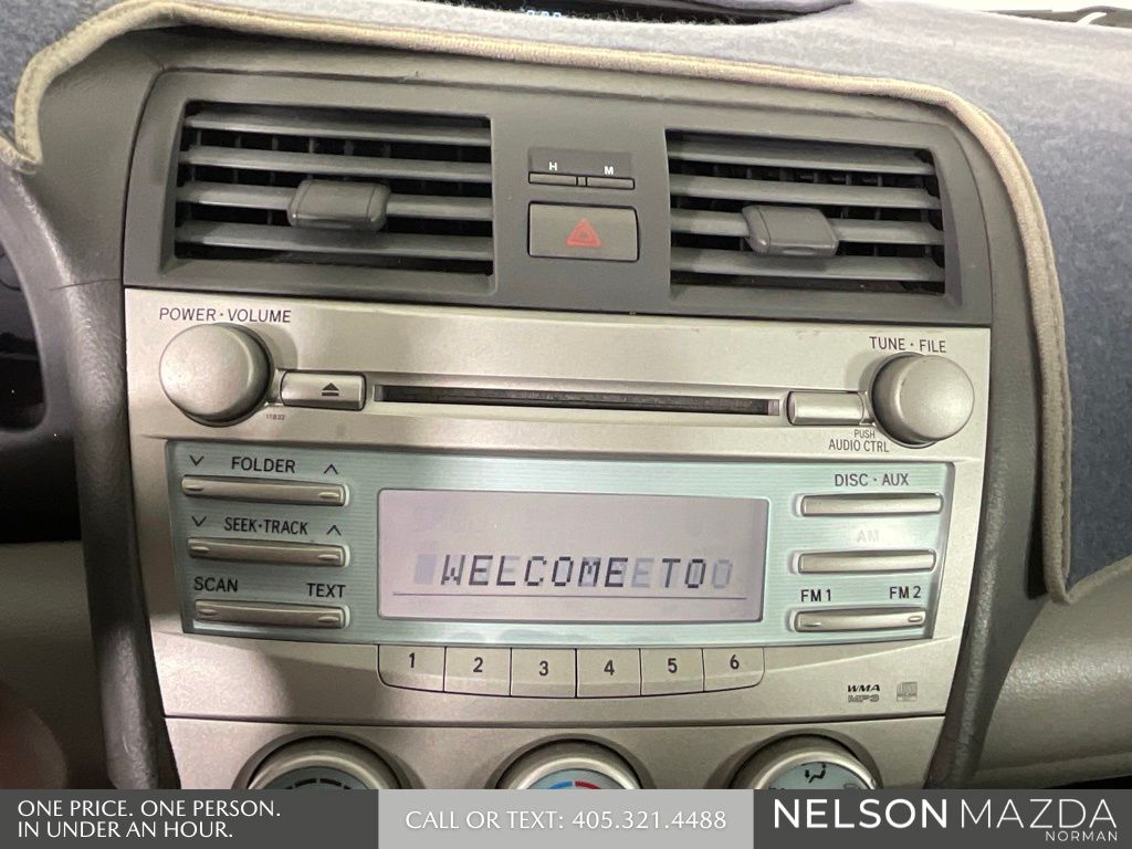 Used 2008 Silver Toyota LE image 33