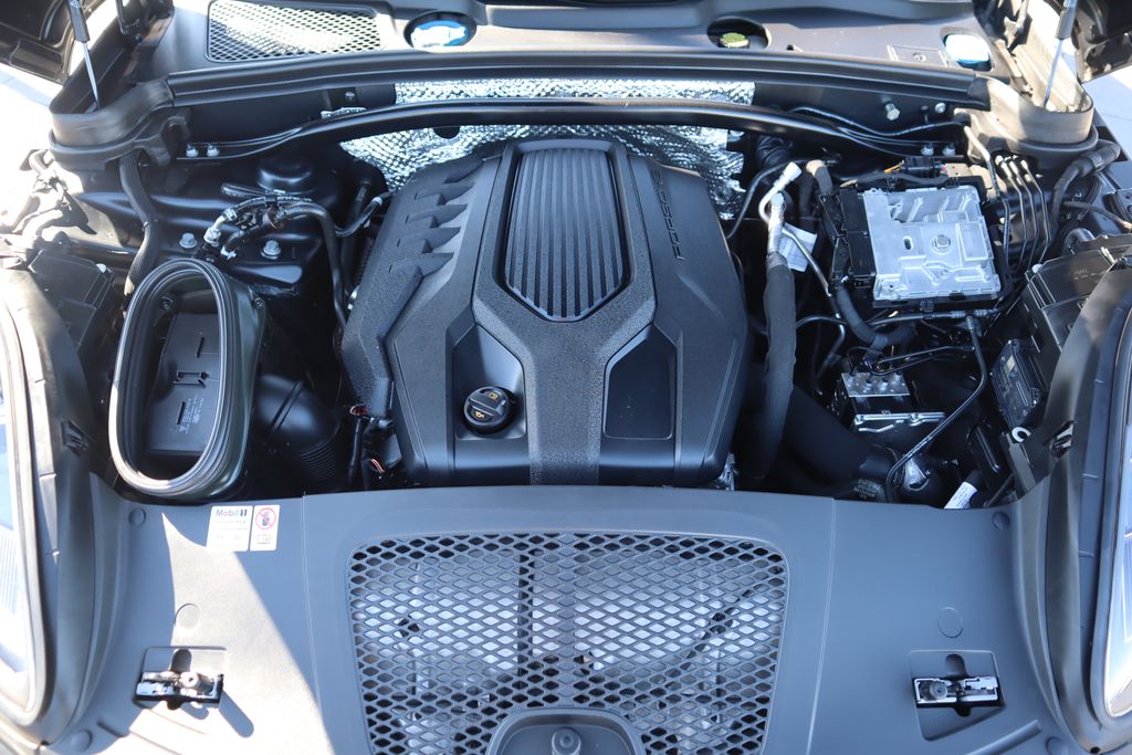 Thumbnail: 2024 Porsche Macan - 27