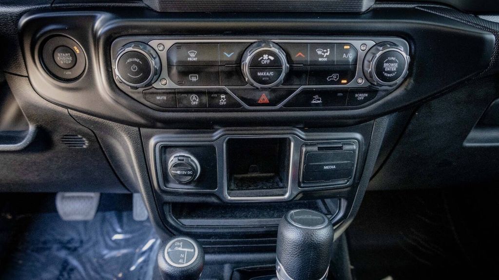 Used 2023 Jeep Gladiator Sport 4D Crew Cab