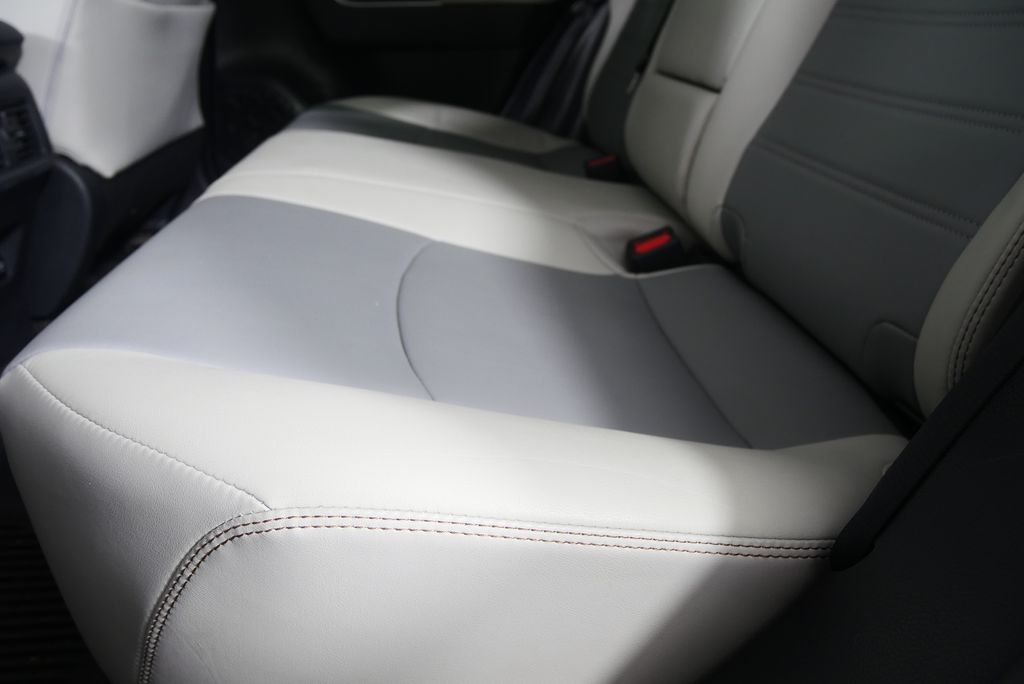 Thumbnail: 2019 Toyota RAV4 - 15