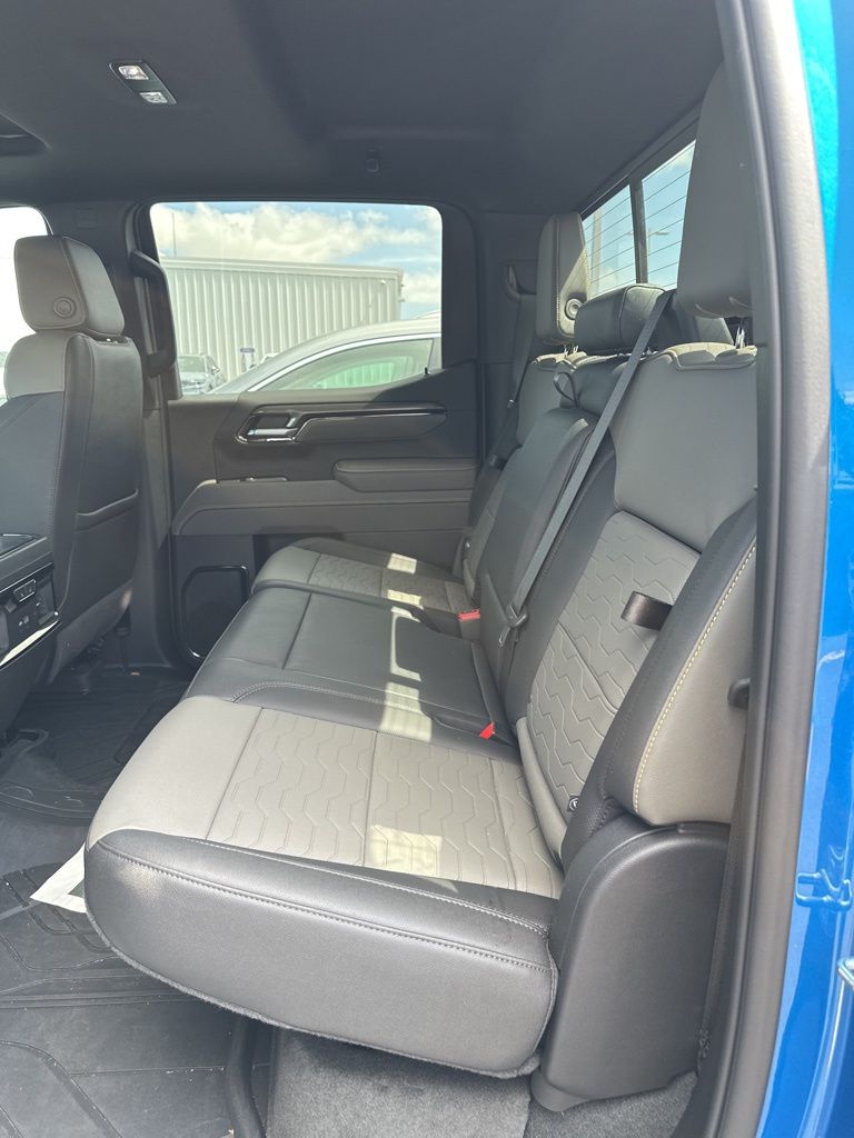 2023 Chevrolet Silverado 1500 ZR2 8