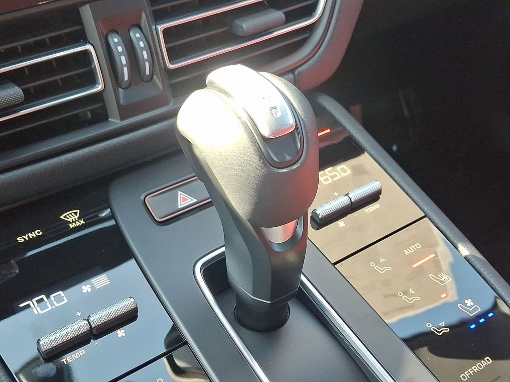 Thumbnail: 2026 Porsche Macan - 16