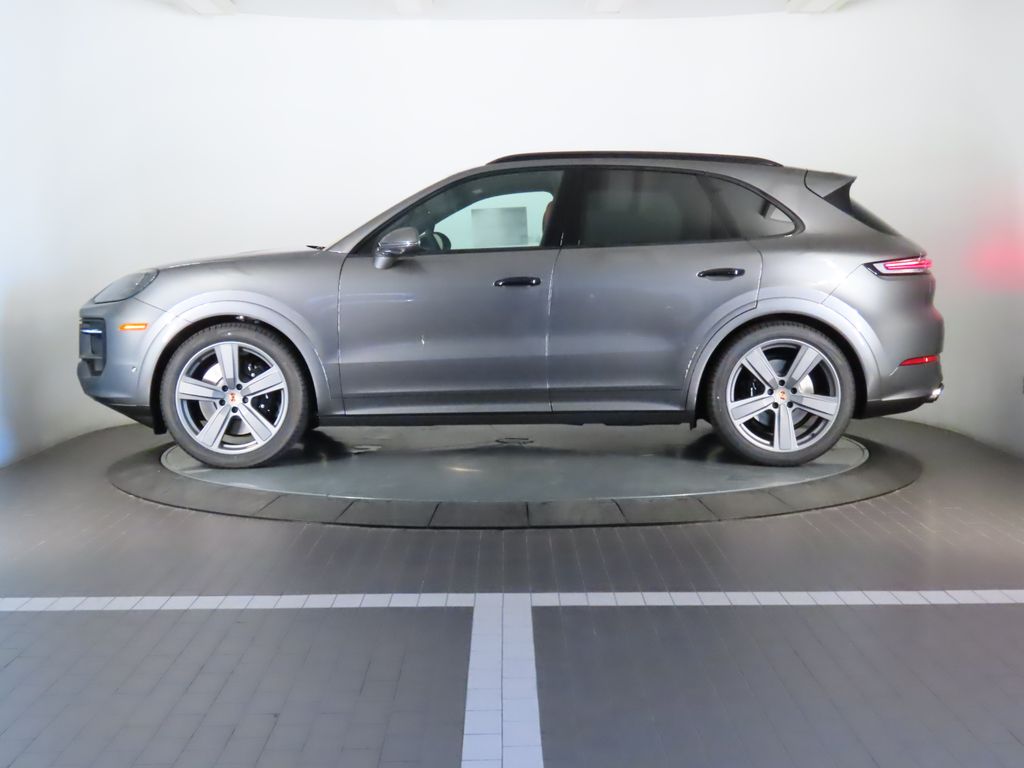 Thumbnail: 2025 Porsche Cayenne - 2