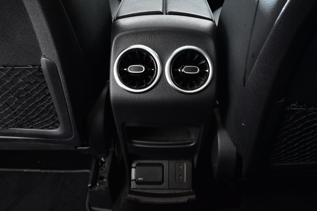 Thumbnail: 2022 Mercedes-Benz GLB - 32