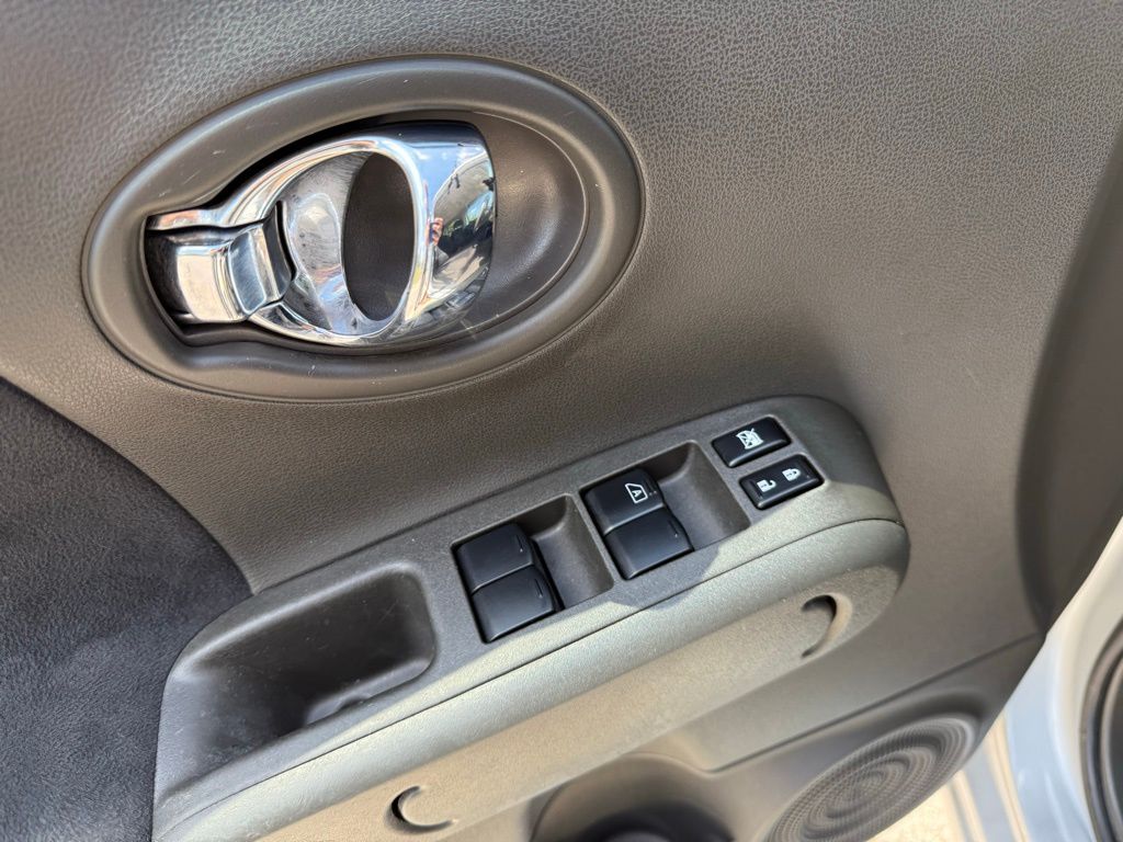 Thumbnail: 2013 Nissan Cube - 10