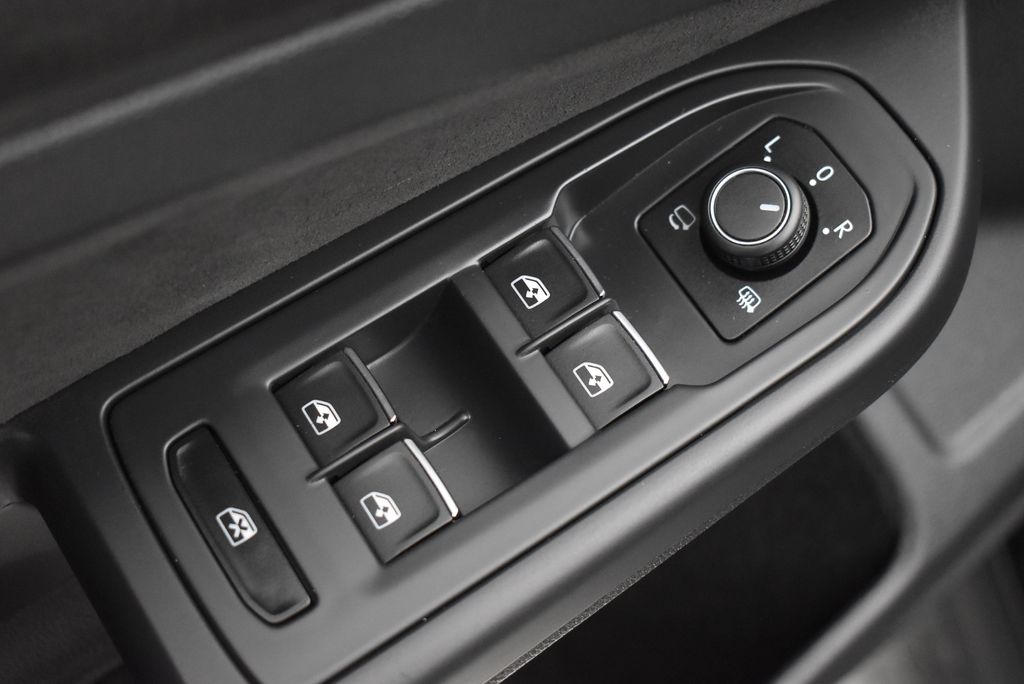 Thumbnail: 2024 Volkswagen Golf - 10