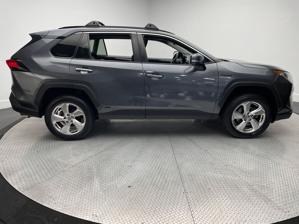 Thumbnail: 2021 Toyota RAV4 - 4