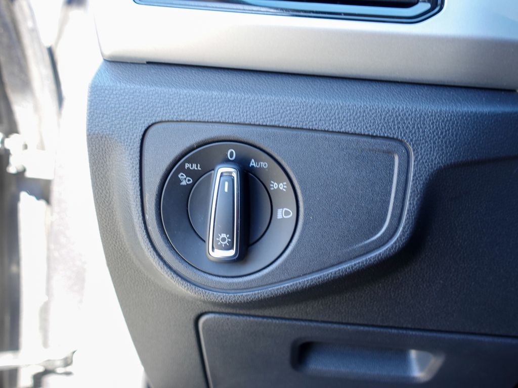 Used 2023 Gray Volkswagen 3.6L V6 SE w/Technology image 16