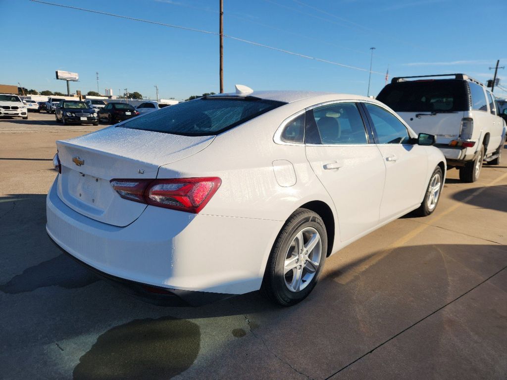 2022 Chevrolet Malibu LT 2