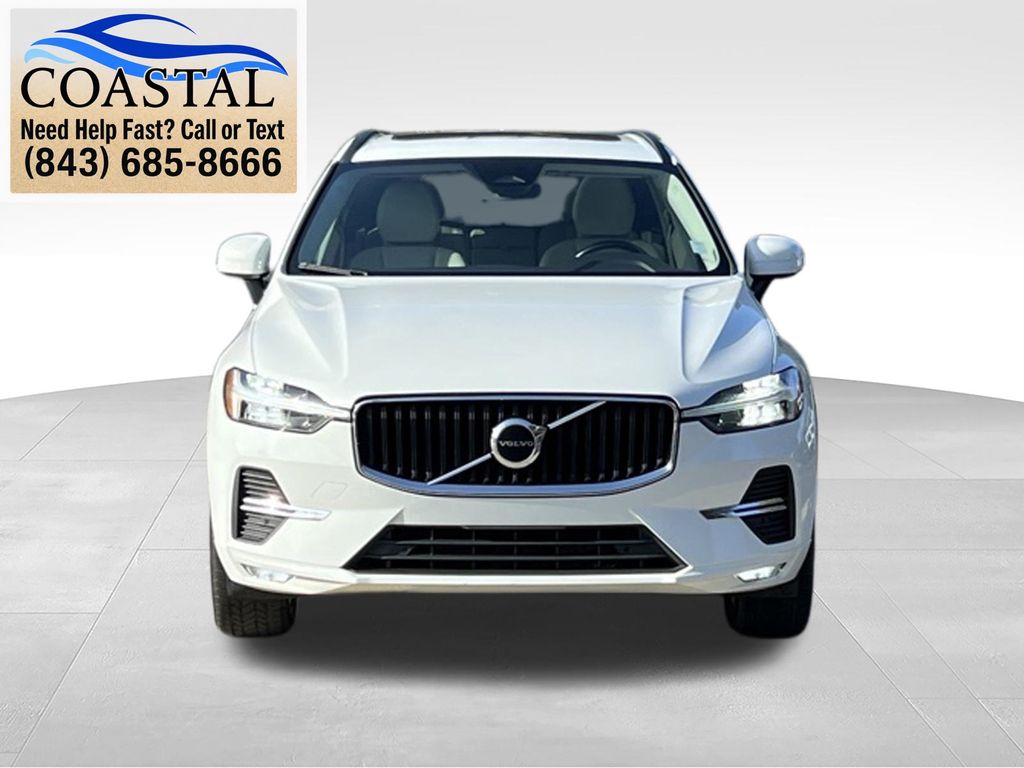 2022 Volvo XC60 B5 Momentum - 1