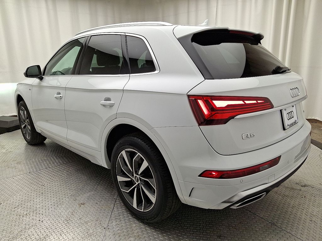 Thumbnail: 2023 Audi Q5 - 6