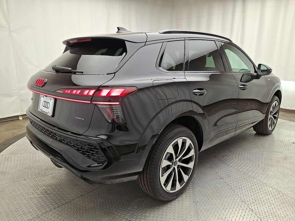 Thumbnail: 2026 Audi Q3 - 3