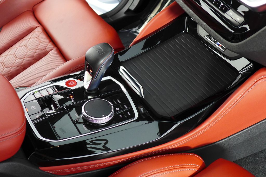 Thumbnail: 2025 BMW X4 - 16
