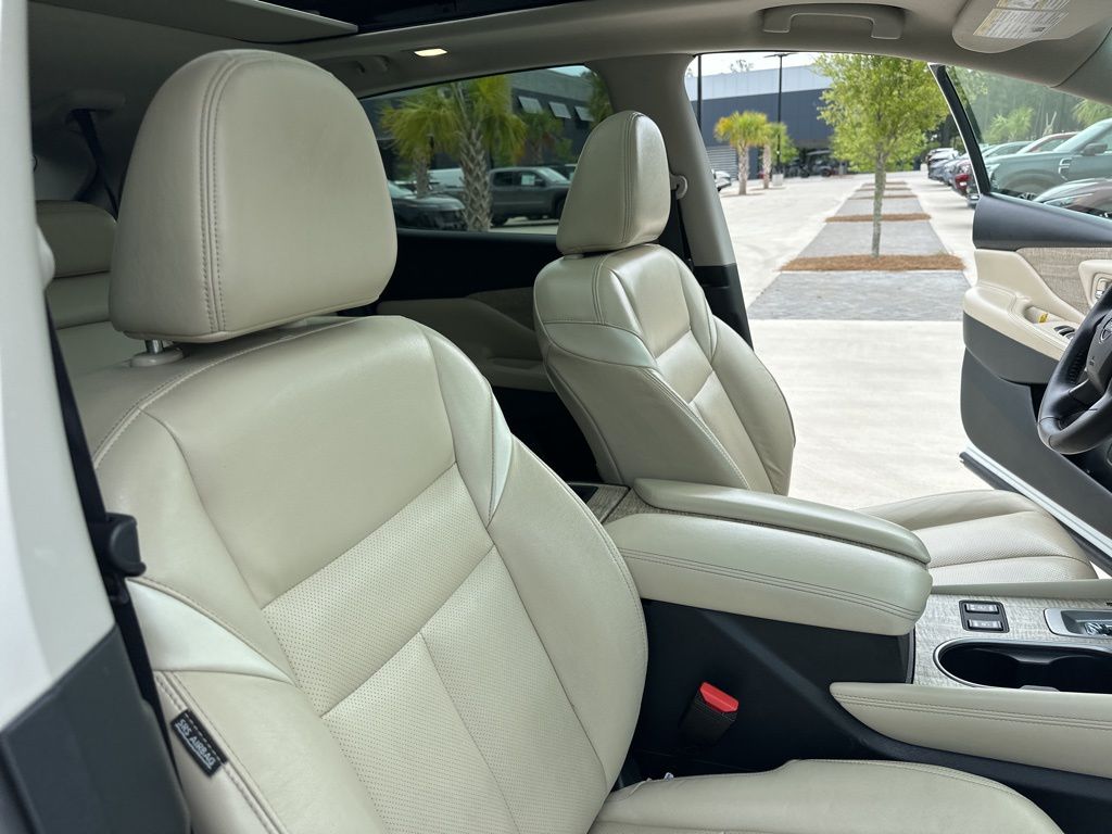 2023 Pearl White Tricoat Nissan Murano SL FWD SUV