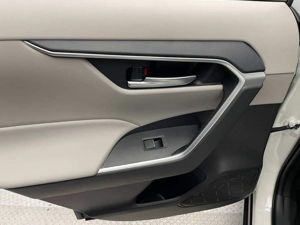 Thumbnail: 2025 Toyota RAV4 - 32