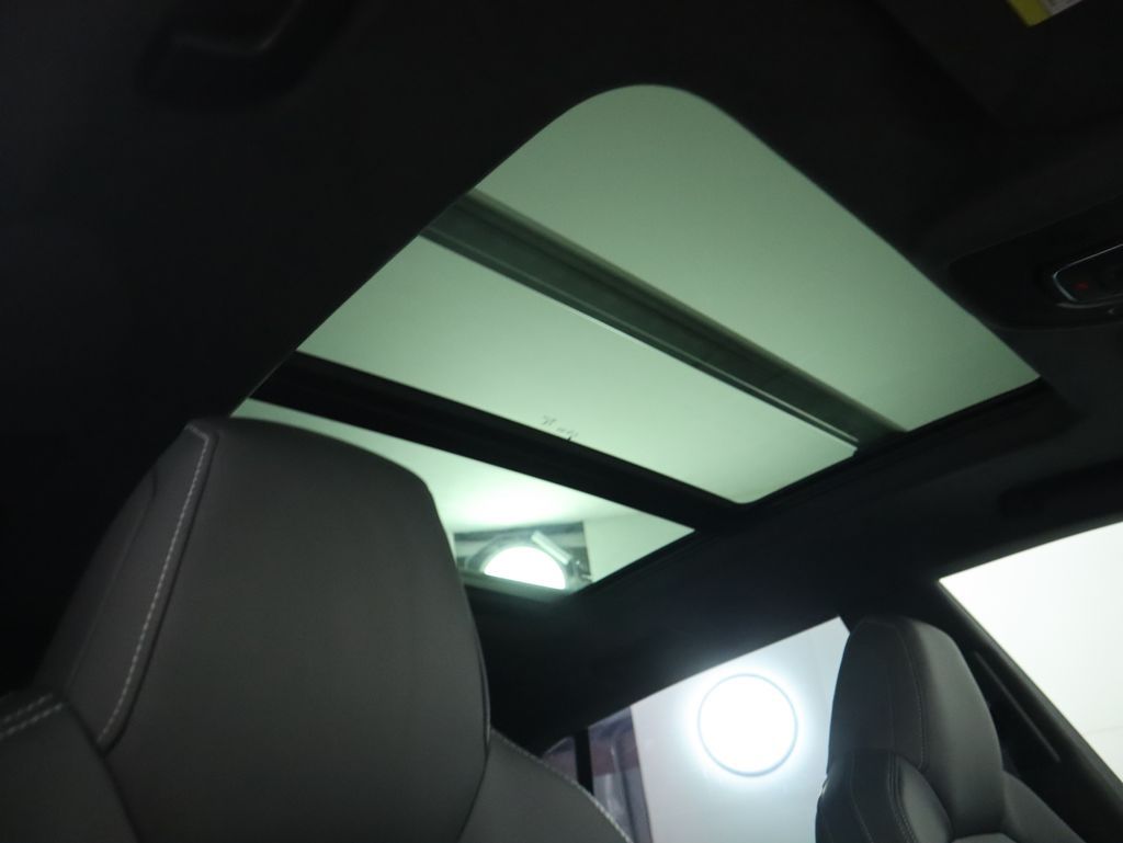 Thumbnail: 2025 Audi RS Q8 - 19