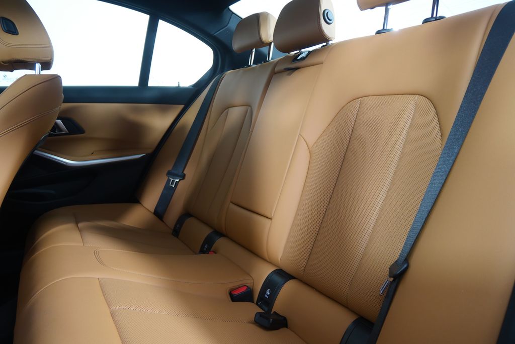 Thumbnail: 2024 BMW 3 Series - 16