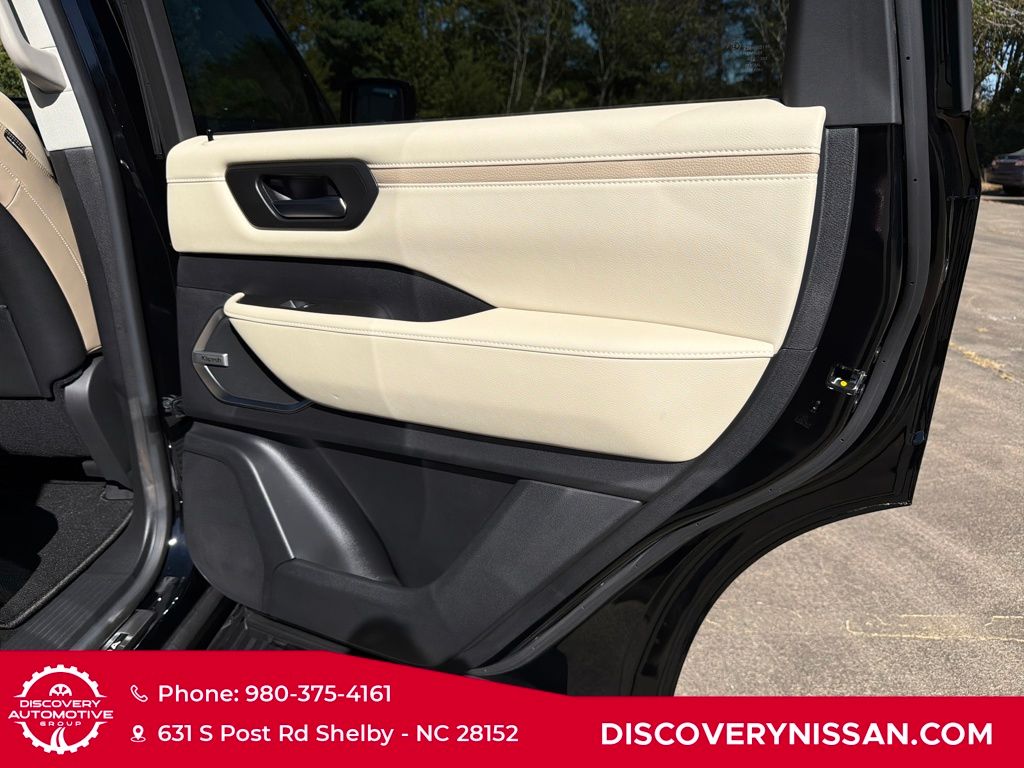 2026 Nissan Armada Platinum - Photo 44